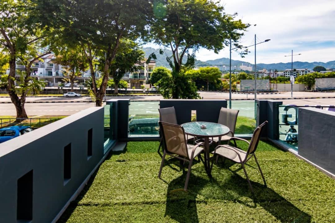 The Best Hotel In Bayan Lepas - The Lov Penang Экстерьер фото