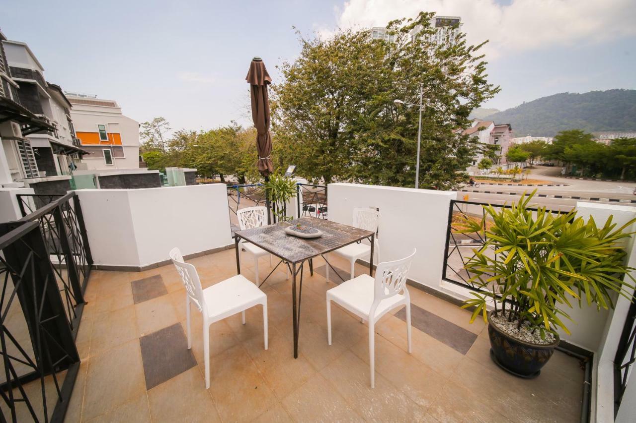 The Best Hotel In Bayan Lepas - The Lov Penang Экстерьер фото